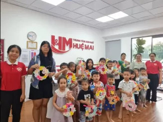 Workshop: "Vòng hoa Handmade tặng Mẹ nhân ngày 11.05.2025"